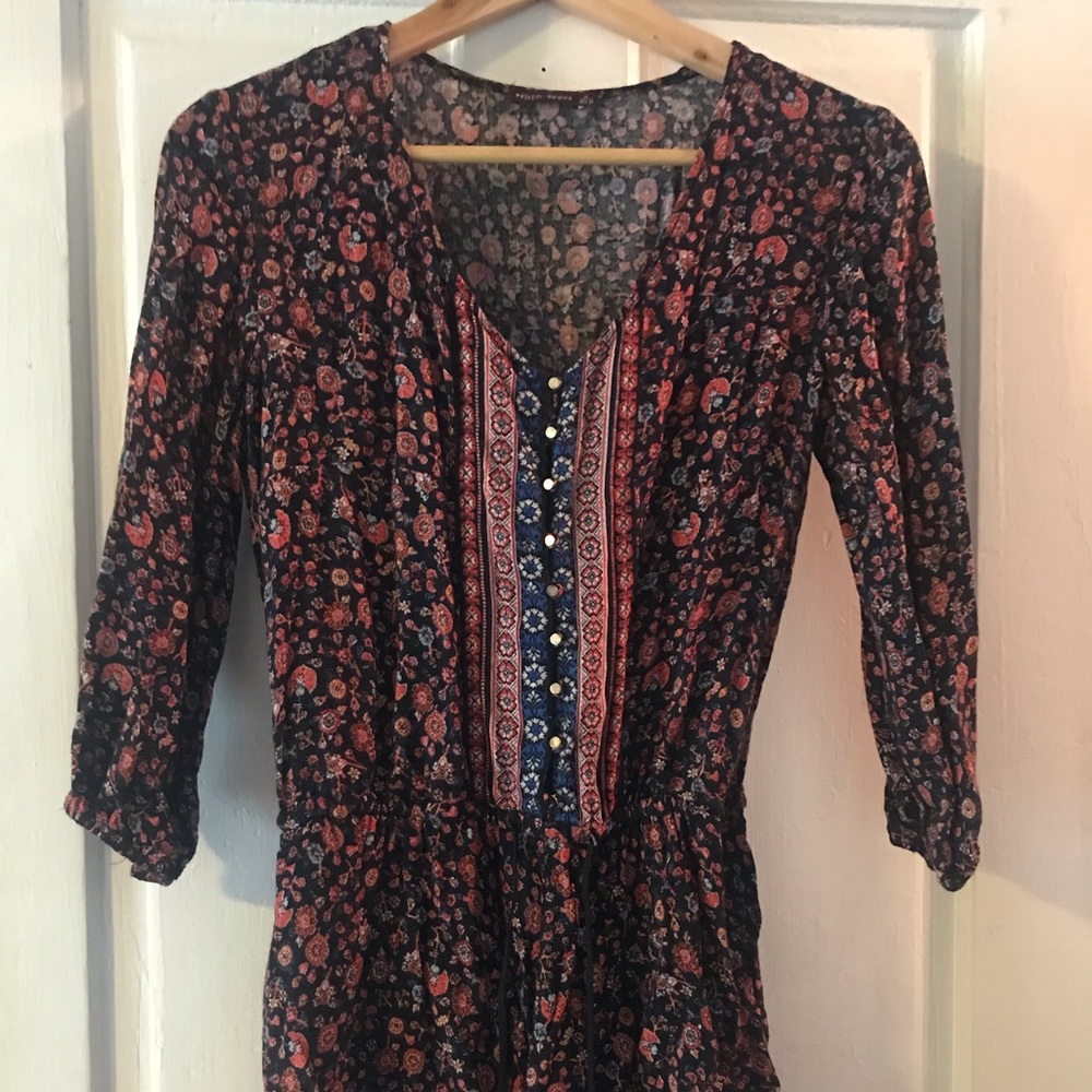 Cute romper. Size Medium. Good condition.